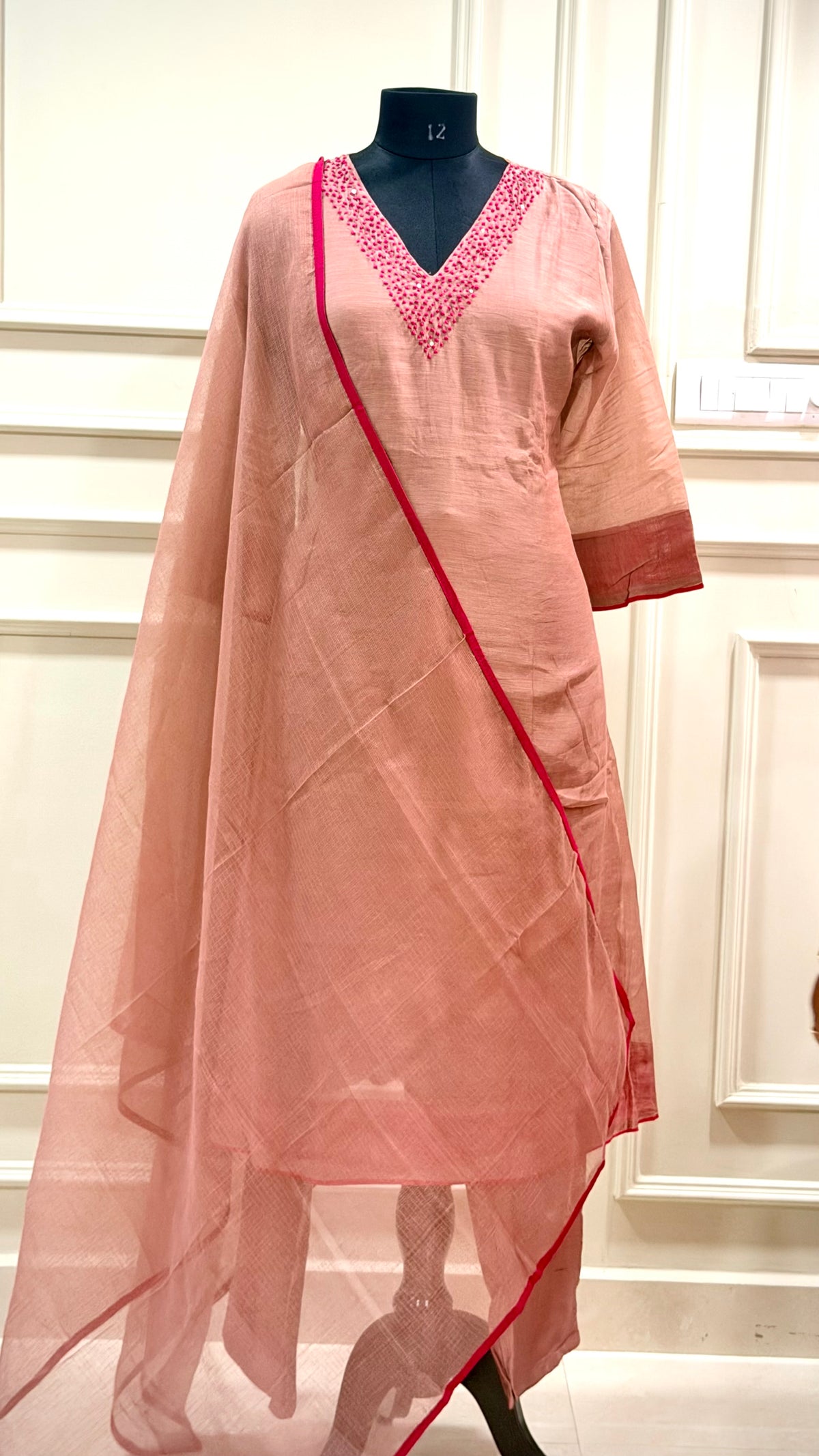 Rose whisper-Light mauve with Pink Knots