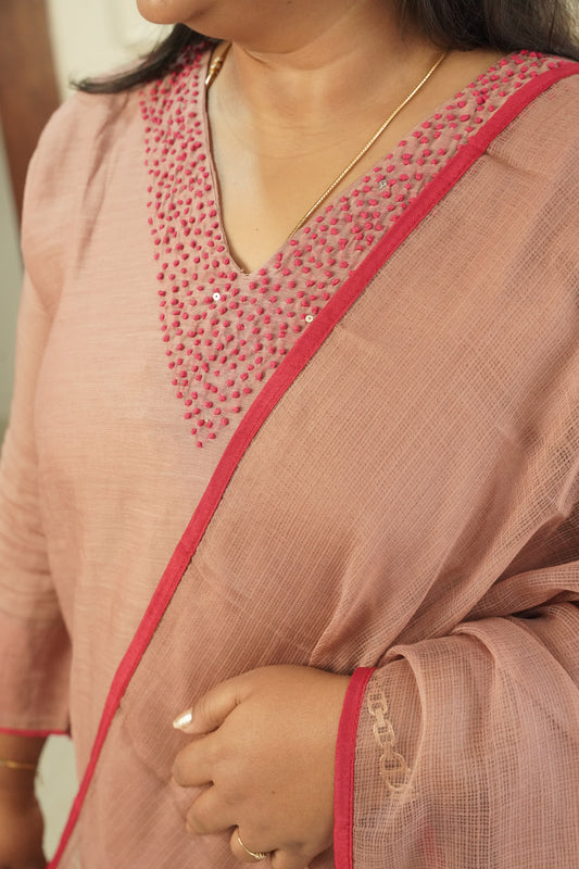 Rose whisper-Light mauve with Pink Knots