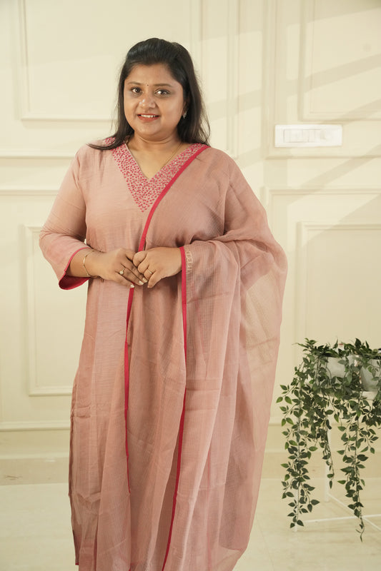 Rose whisper-Light mauve with Pink Knots