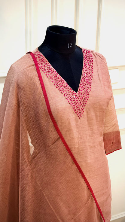 Rose whisper-Light mauve with Pink Knots
