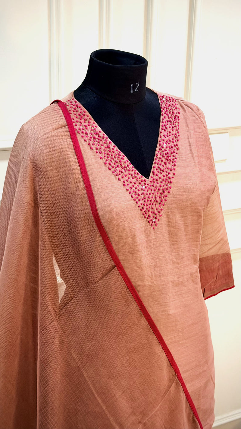 Rose whisper-Light mauve with Pink Knots